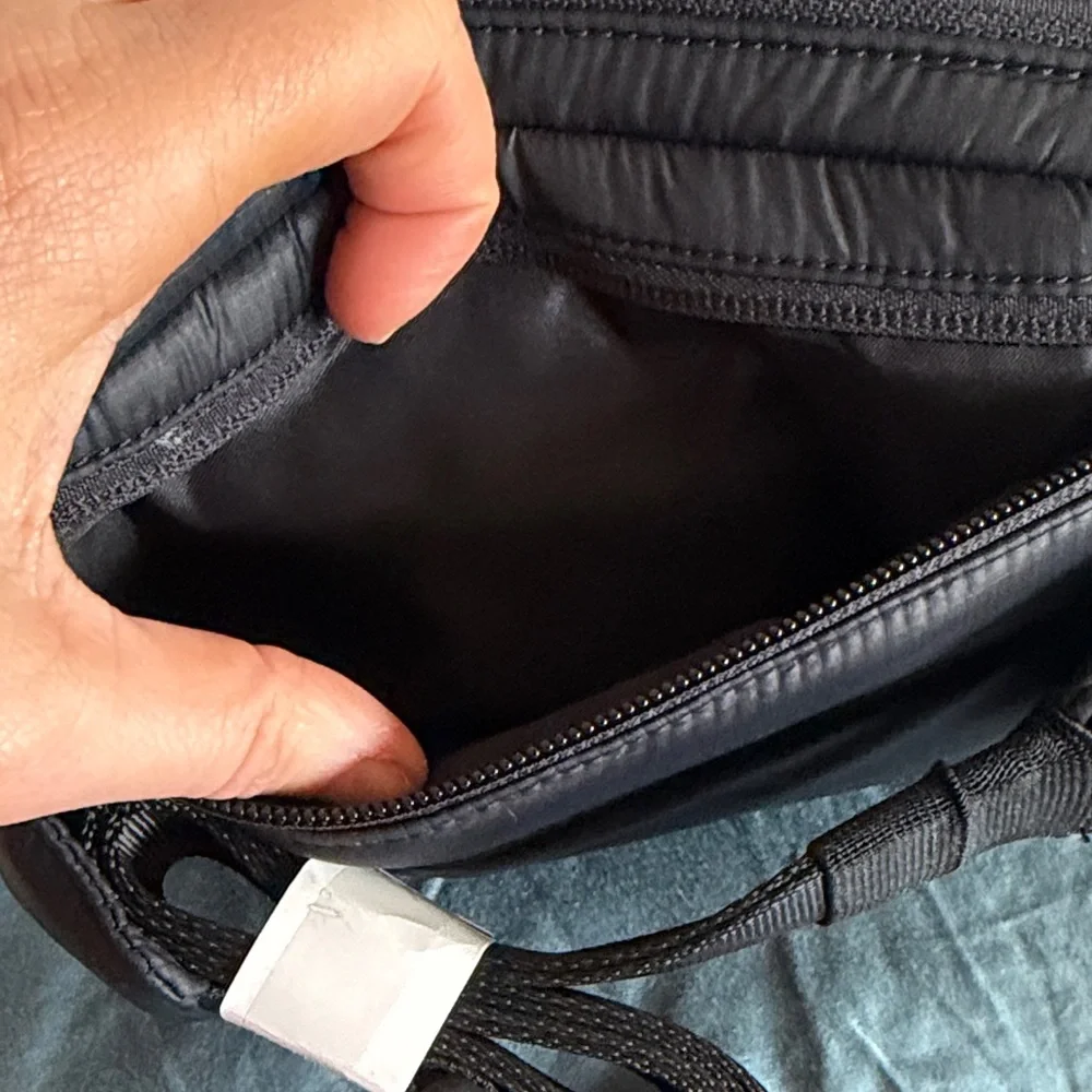 lululemon athletica Black Quilted waist bag 
( Fanny pack ) - Picture 7 of 8